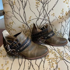 FREEBIRD Colton size 8 EUC